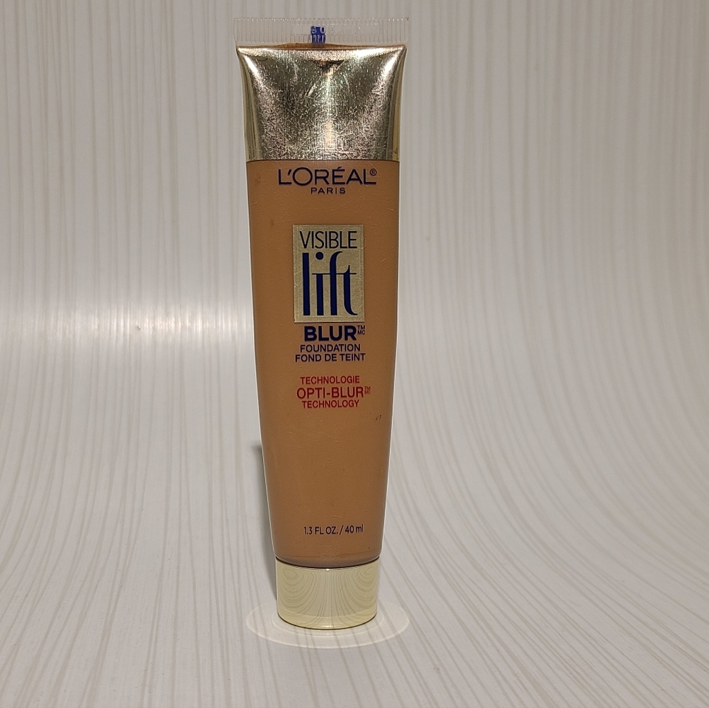 L'Oreal Paris Visible Lift Blur 212 Classic Tan Foundation